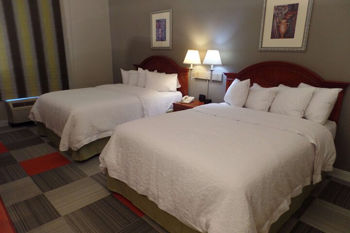 2 Queen Beds (2 of 2)