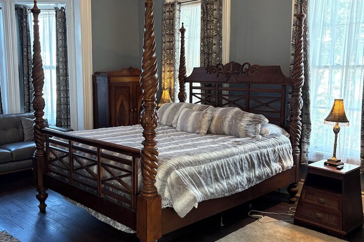 Room 18 of 48