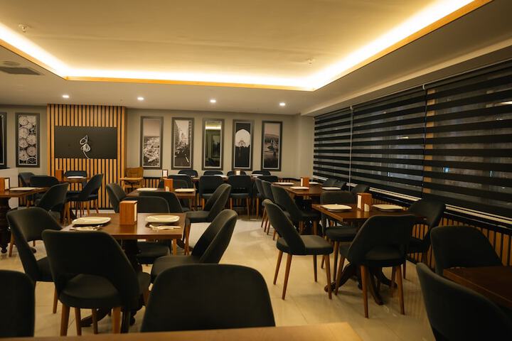 Dining 76 of 86
