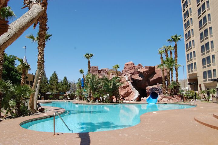Pool 11 of 15