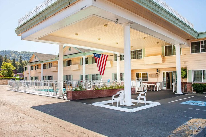 Hotel Entry