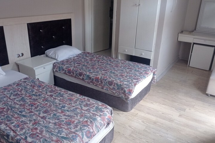 Room 5 of 11