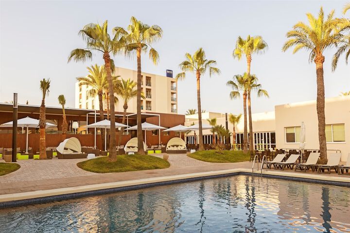 Pools & Facilities