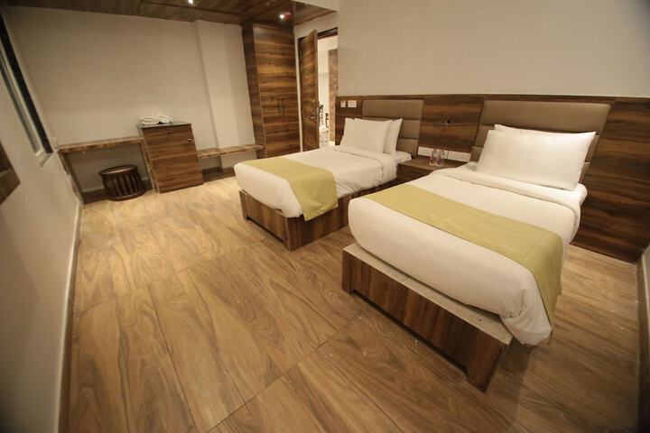 Room 5 of 14