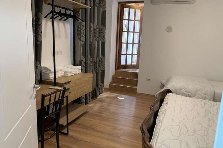 Room 15 of 37