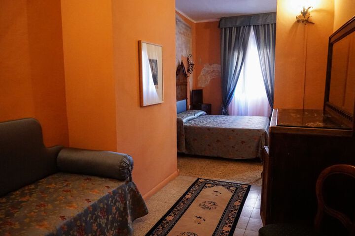 Room 9 of 50
