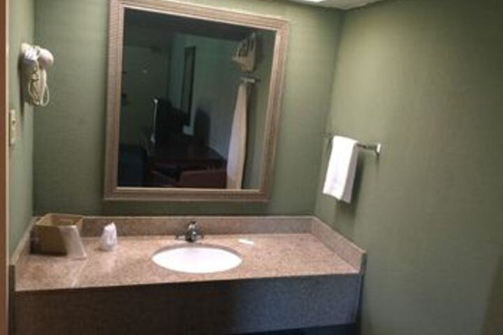 Room 4 of 19