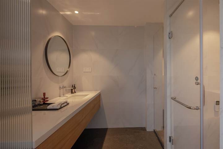 Room 143 of 218
