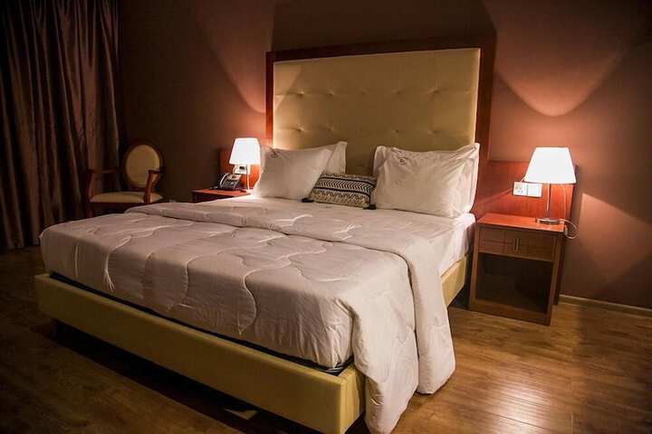 Room 4 of 15
