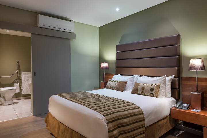 Room 6 of 75