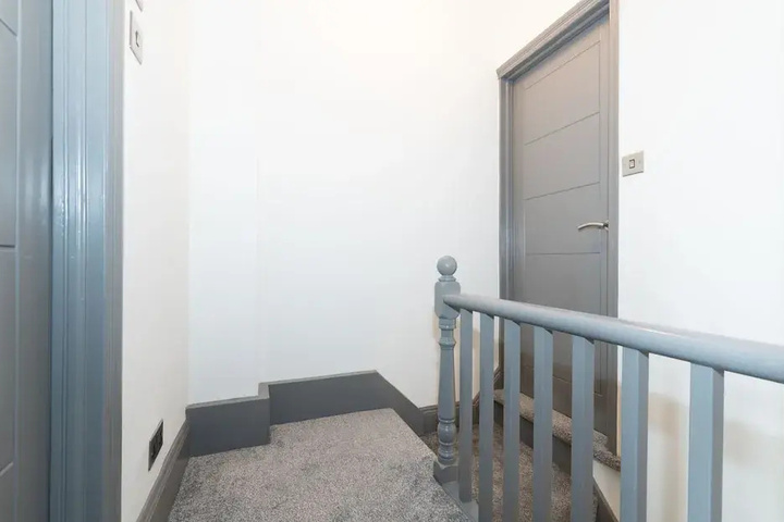 Room 9 of 12
