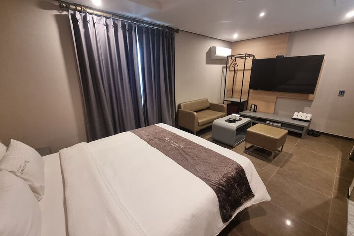 Room 4 of 14