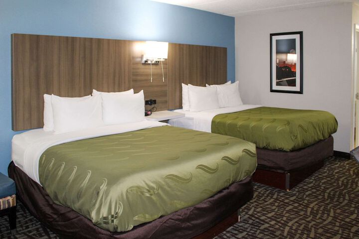 Queen Bed Accessible (13 of 13)