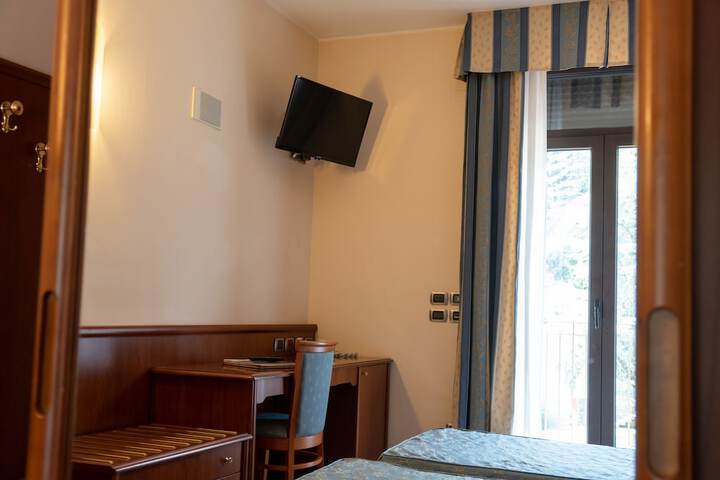 Room 26 of 74
