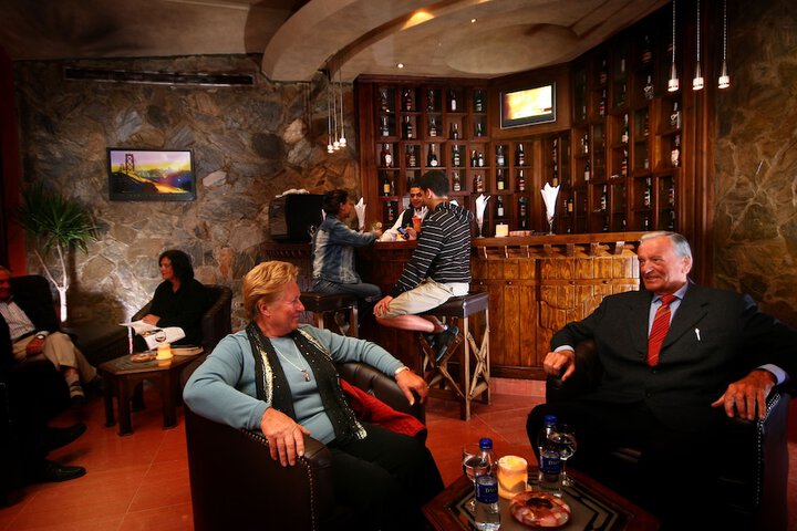 Lounge 31 of 44