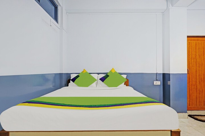 Room 17 of 38