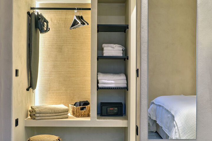 Room 27 of 45