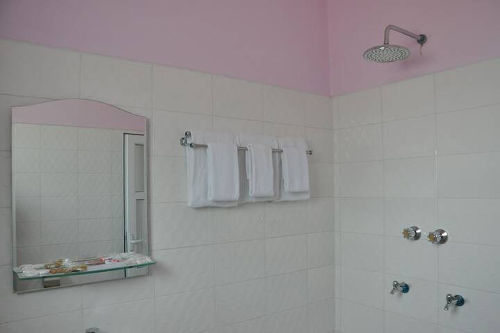 Room 25 of 40