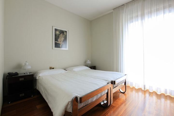 Room 13 of 106