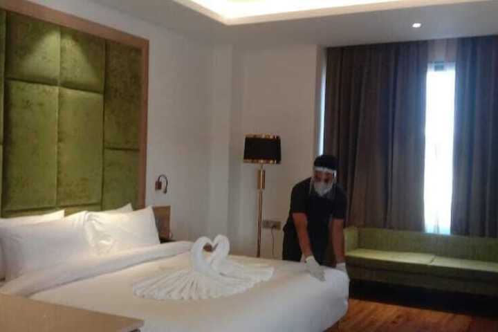 Room 15 of 37