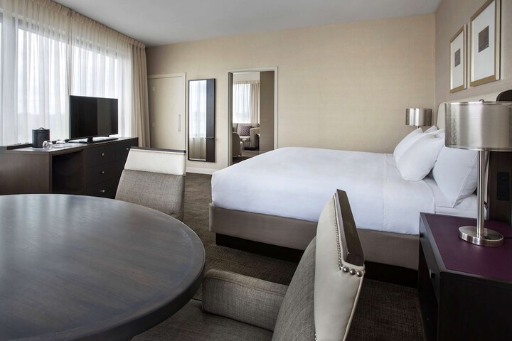 Room 6 of 28