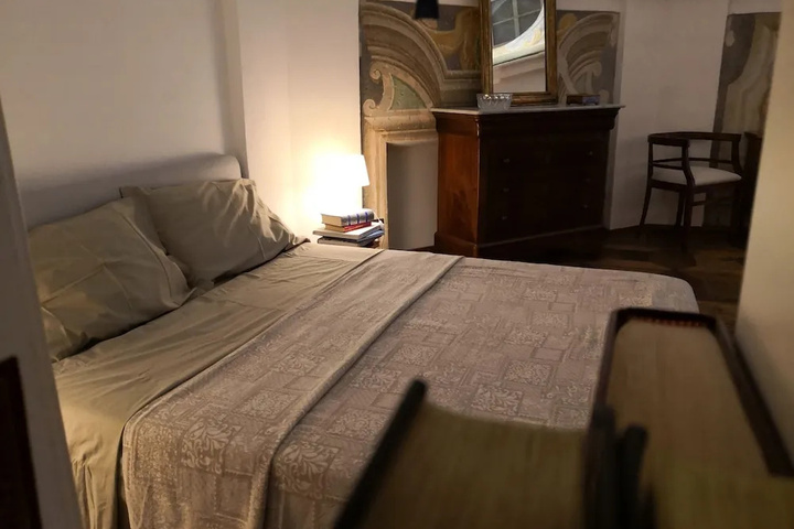 Room 5 of 23