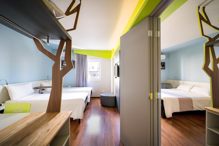 Room 27 of 48