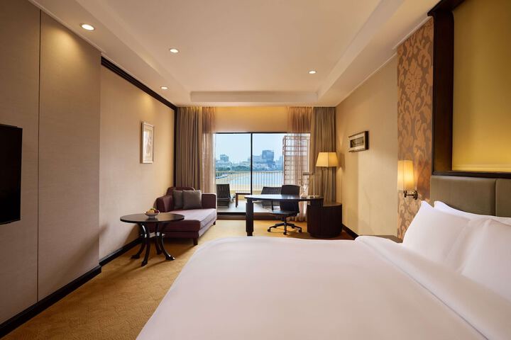 Room 34 of 141