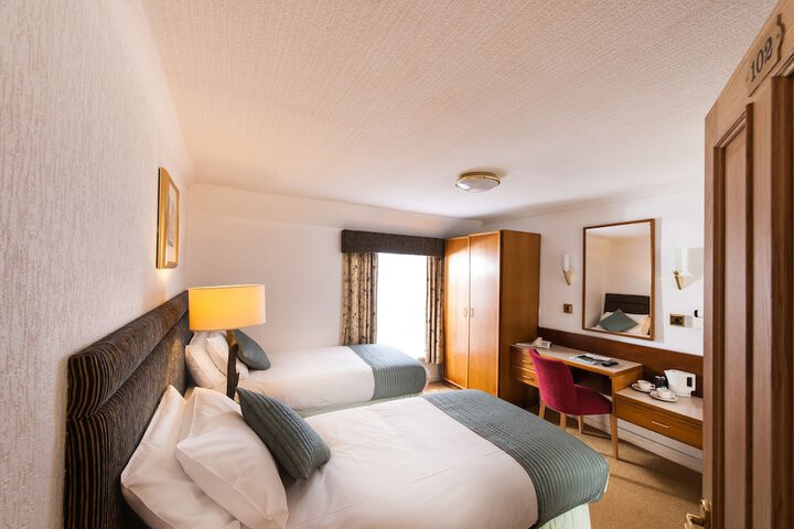 Room 6 of 40