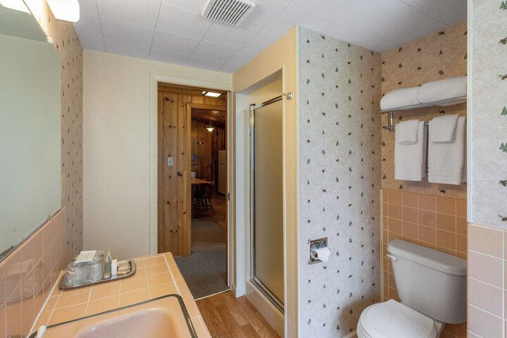 Room 170 of 212