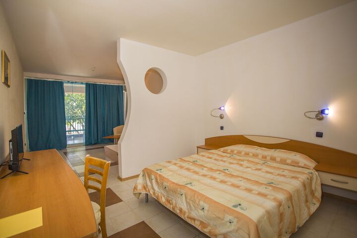 Room 14 of 91