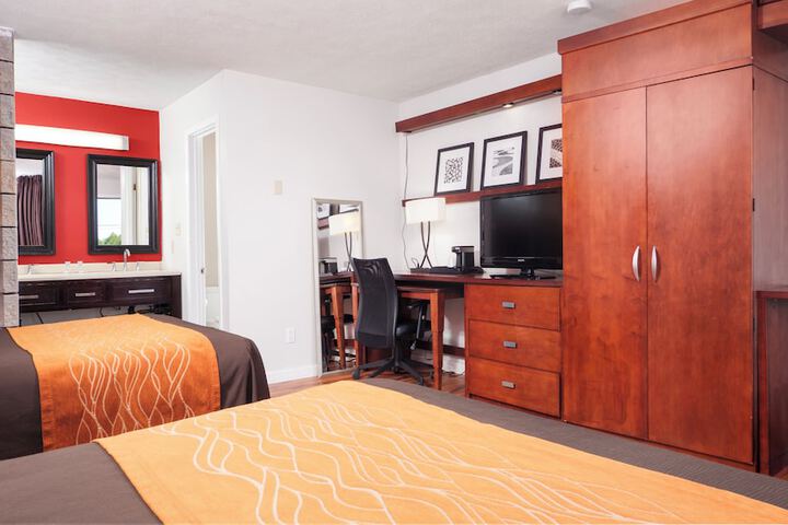 Room 32 of 60