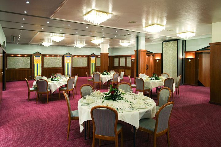 Ballroom/Hall 49 of 61