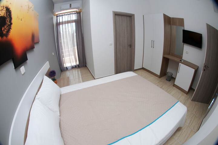 Room 12 of 38