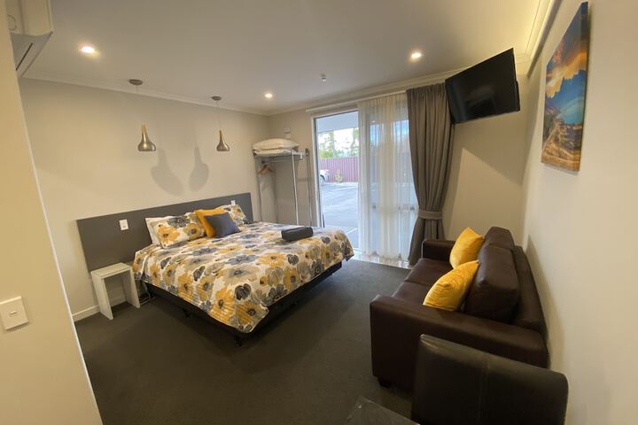 Room 3 of 66