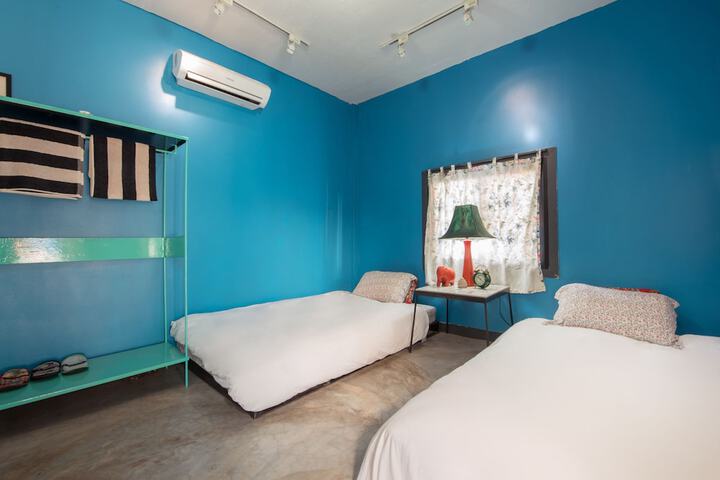 Room 9 of 30