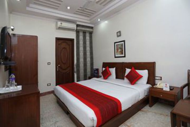 Room 15 of 23