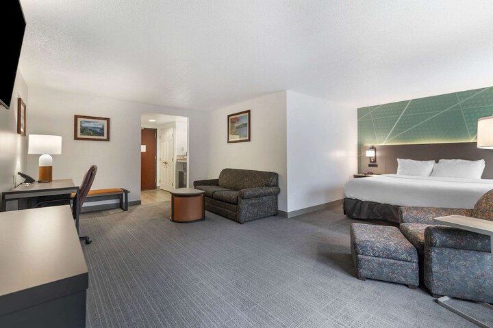 Room 7 of 32