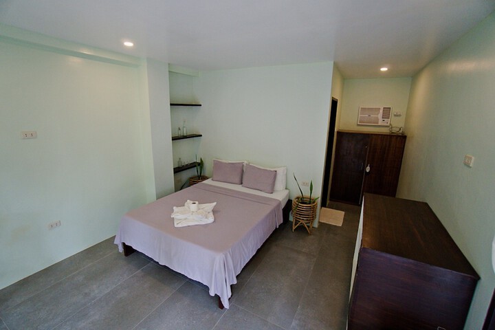 Room 10 of 203