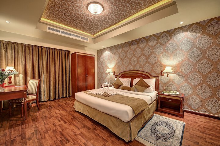 Room 7 of 33