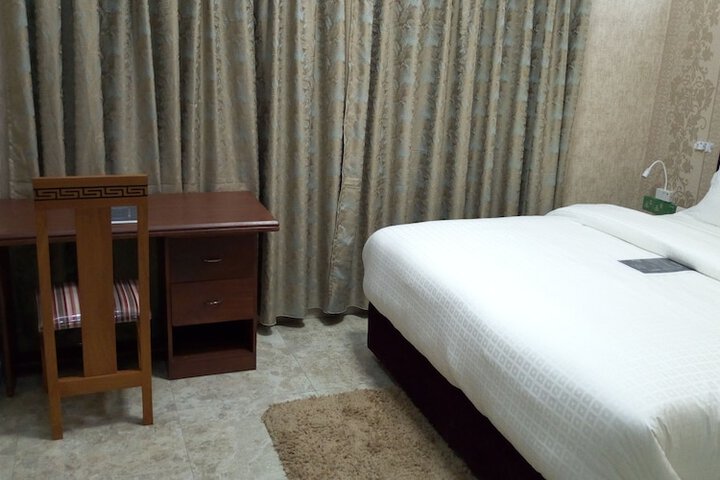 Room 5 of 35