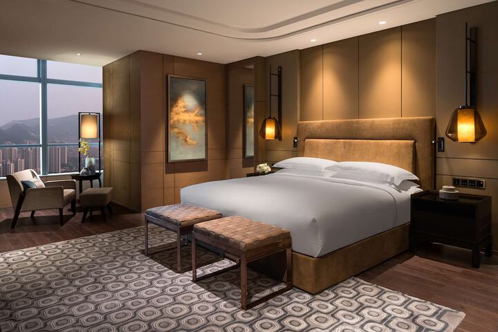 Room 27 of 100
