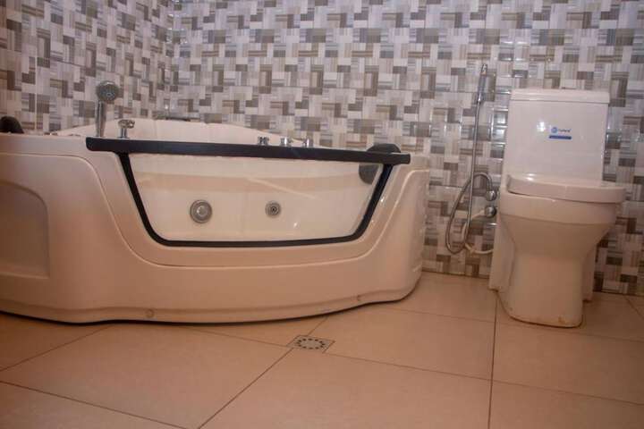 Room 9 of 15