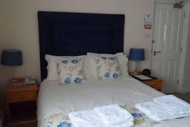 Room 2 of 22