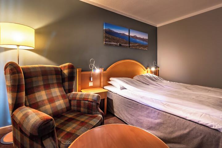 Room 2 of 18