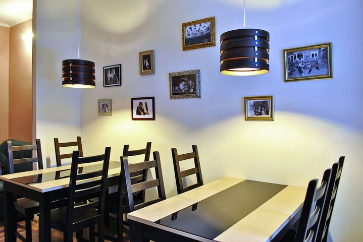 Dining 7 of 19