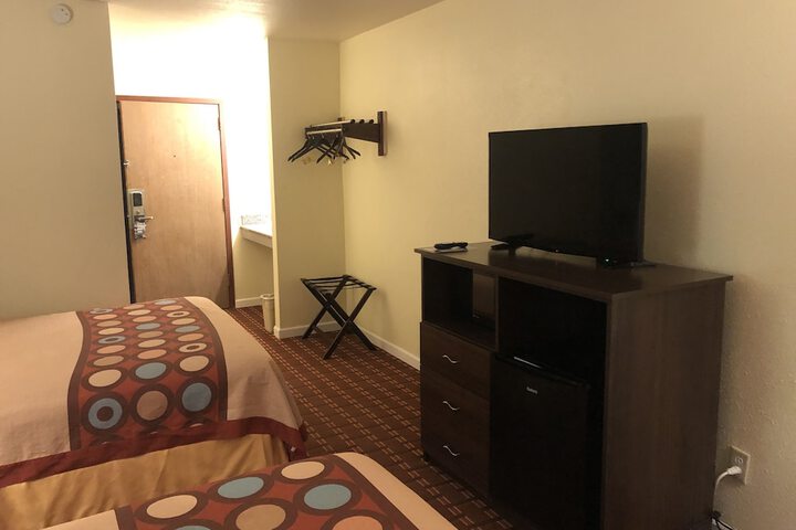 2 Double Beds (3 of 7)