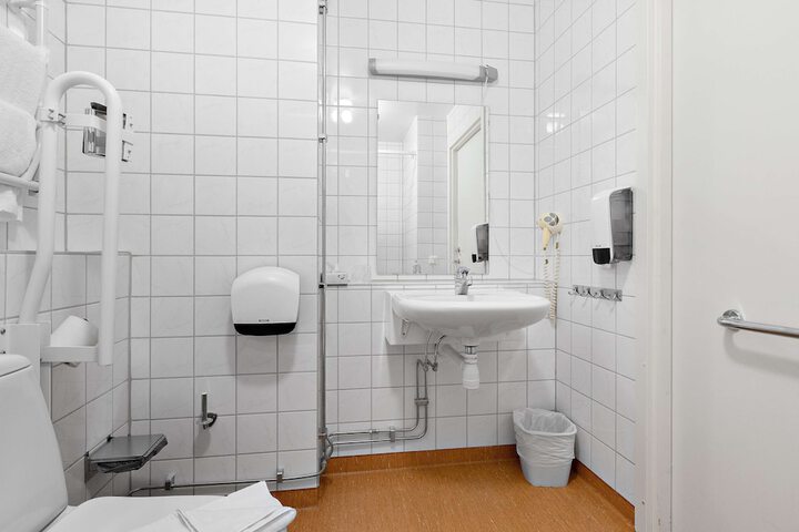 Room 42 of 105