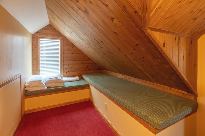 Room 26 of 100