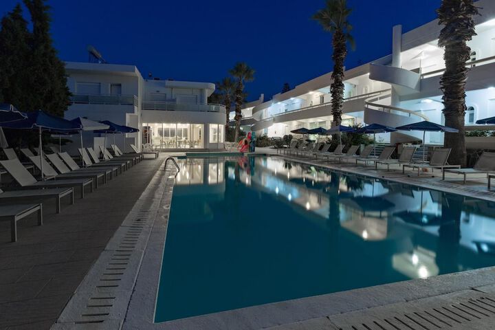 Hotel Pool